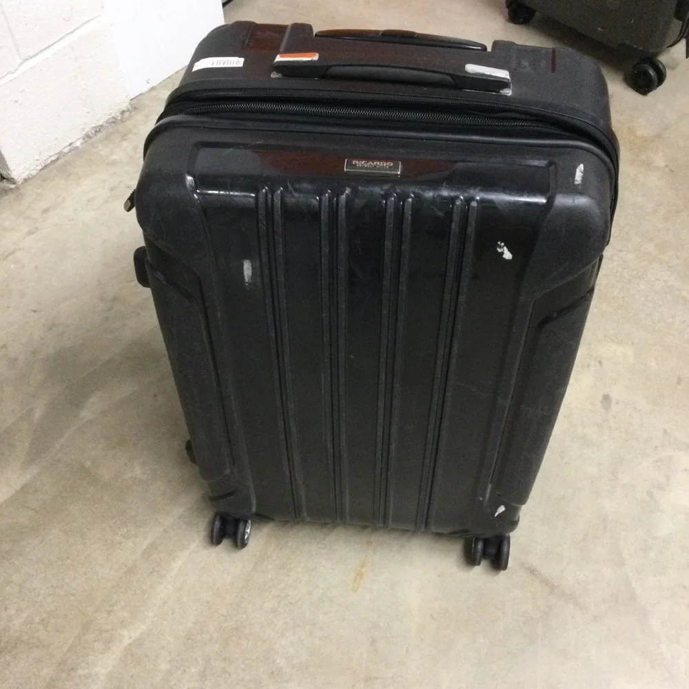 TravelSmith Black Hardside Spinner Suitcase
